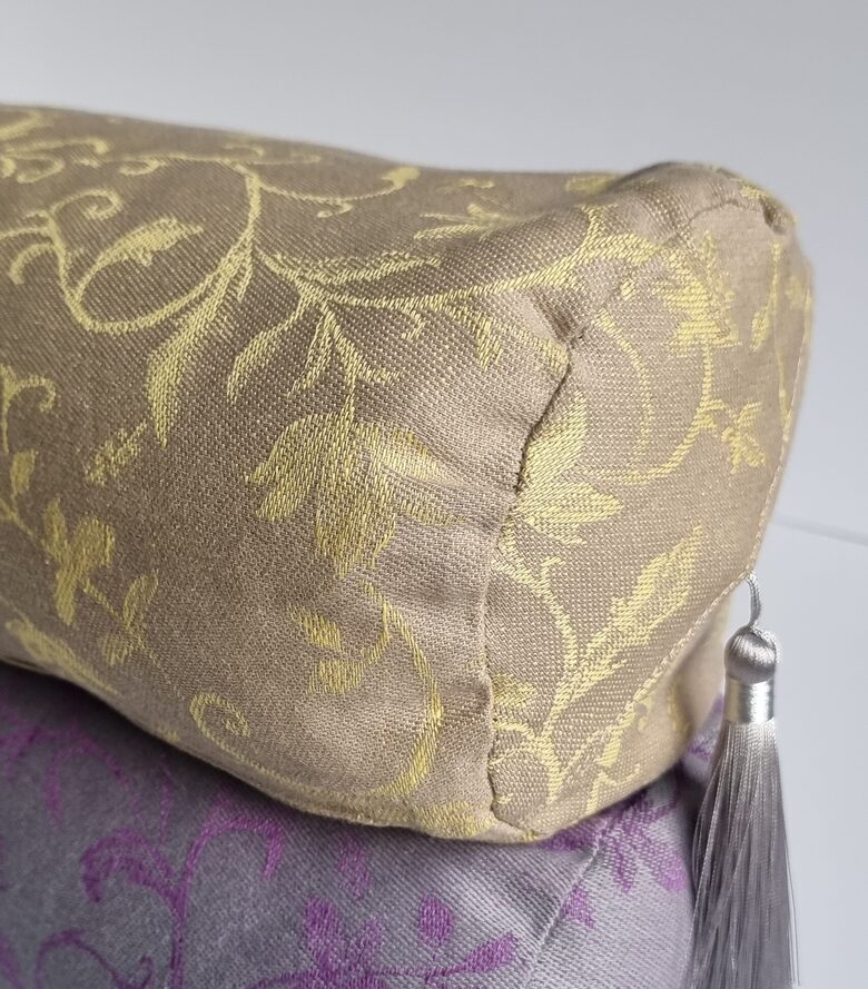 #2  LRULL BEZU*   PELĒKS AR GAIŠIEM DZELTENĪGIEM RAKSTIEM, AR PUŠĶIEM 40X15 CM